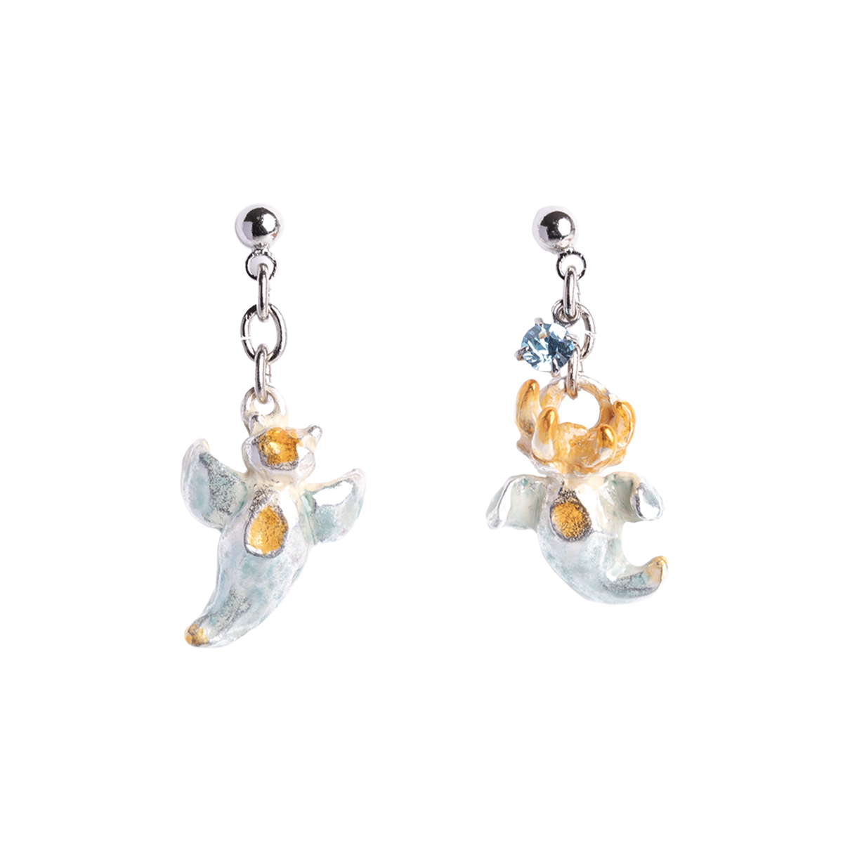 クリオネの可愛らしい姿と捕食時の衝撃的な姿をアクセサリーにした、ユニークで幻想的なピアス。