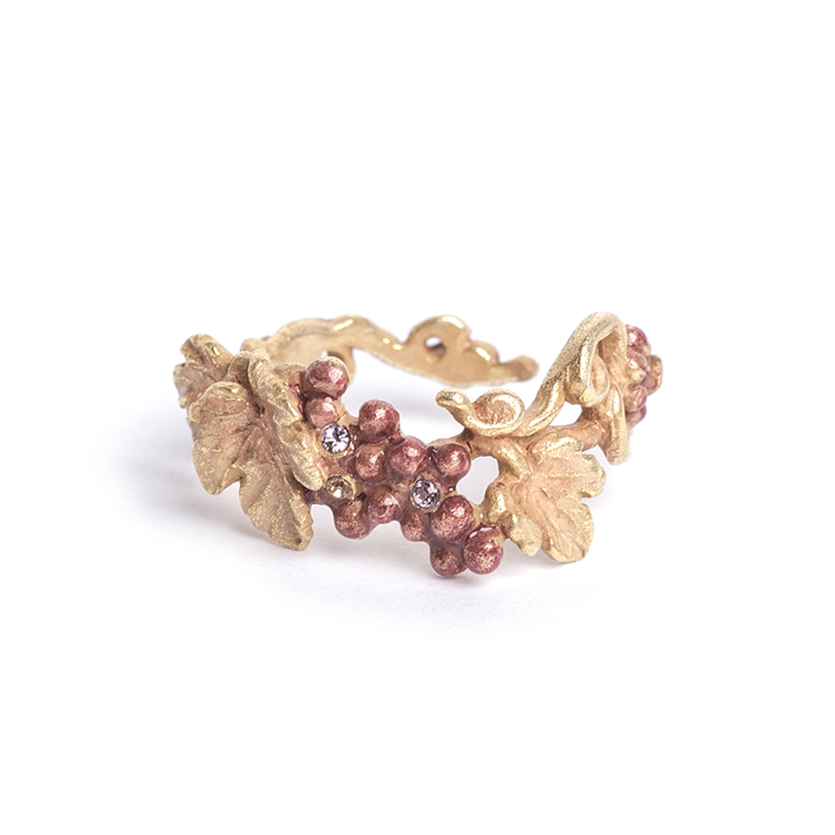 ブドウのリング メルローワインをイメージしたくすみカラーが魅力